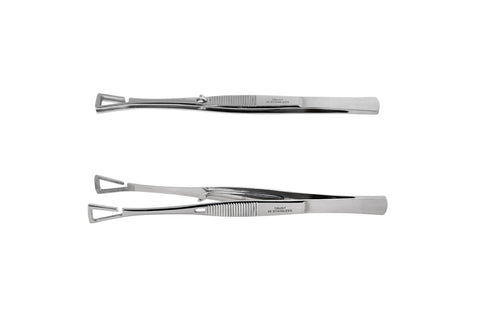 Piercing forceps with triangle-shaped head, opened sideways